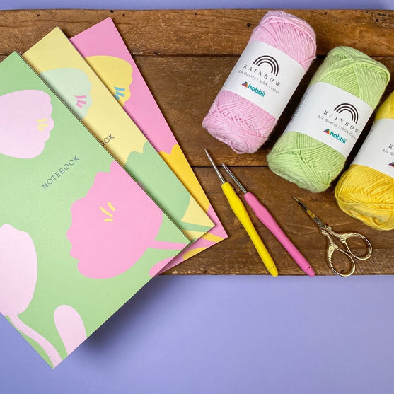 Notebook - Dotty - Kukkakuvio - Hobbii
4