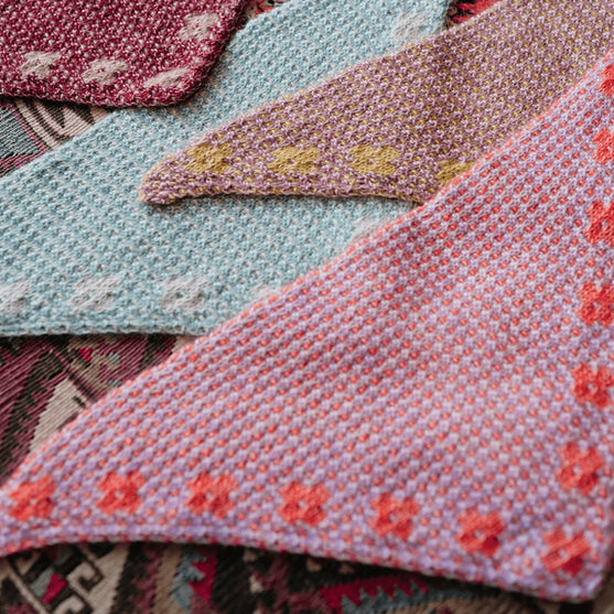 Pressed Flowers Kerchief - Mosaiikkihuivi
3