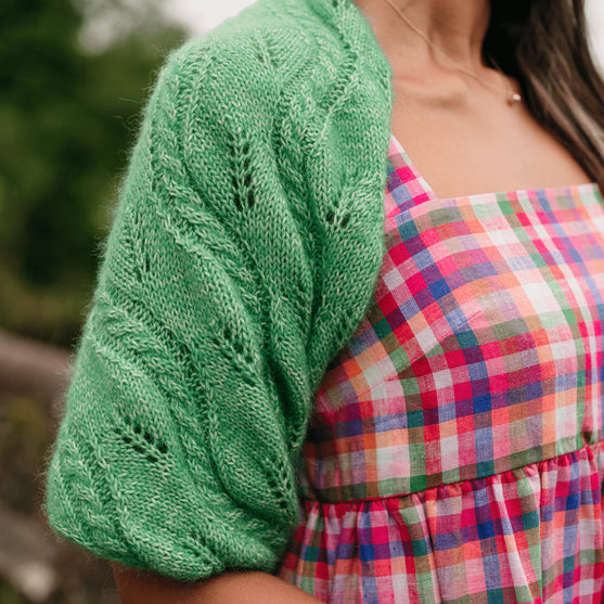 Hiedra Shawl - Lehtikuviollinen hartiahuivi
3