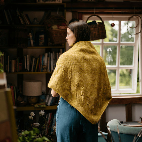 Heart of Gold - Kohokuvioinen kolmio hartiahuivi
4