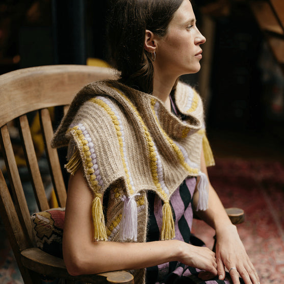 Calendula Shawl - Hartiahuivi puhvisilmukoin ja hapsuin
4