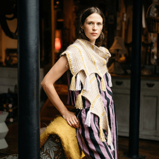 Calendula Shawl - Hartiahuivi puhvisilmukoin ja hapsuin
6