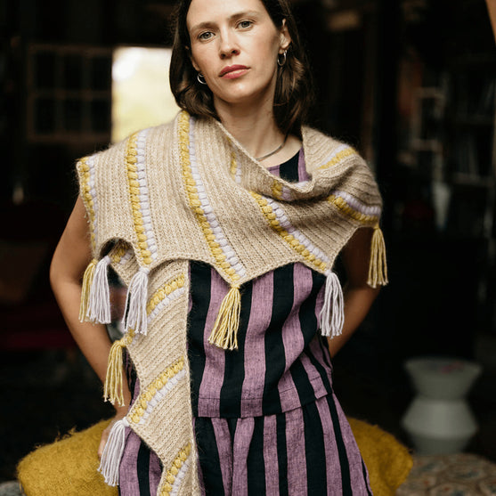 Calendula Shawl - Hartiahuivi puhvisilmukoin ja hapsuin
7