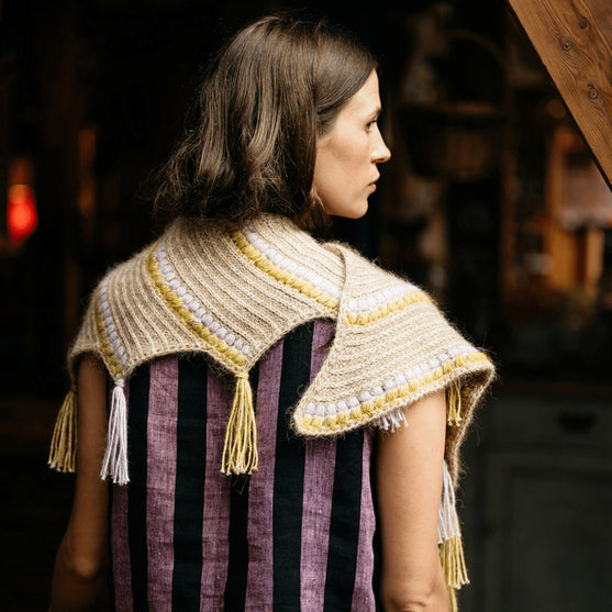 Calendula Shawl - Hartiahuivi puhvisilmukoin ja hapsuin
8