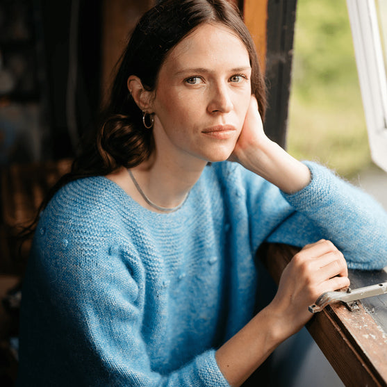 Adorned Pullover - Aina oikein kaarroke neulepaita
8