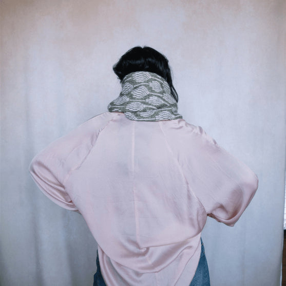 Biophilia - Kirjoneule Infinity-huivi
3