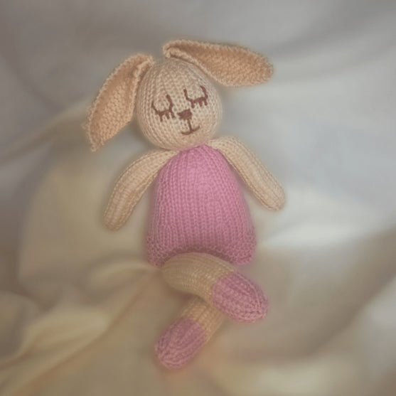 Bessie Bunny - Pehmolelu
2