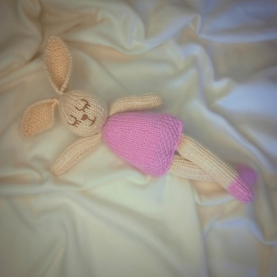 Bessie Bunny - Pehmolelu
3