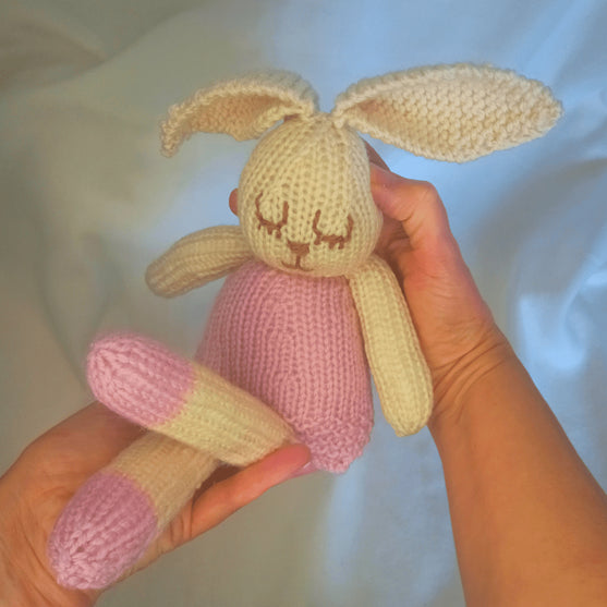 Bessie Bunny - Pehmolelu
4