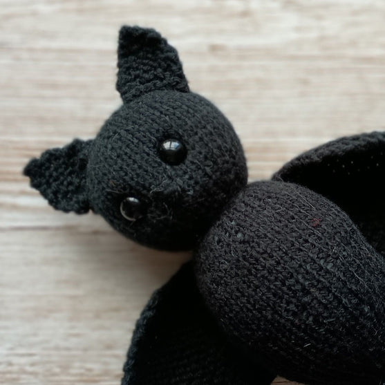Bernard Bat - Lepakko amigurumi
7