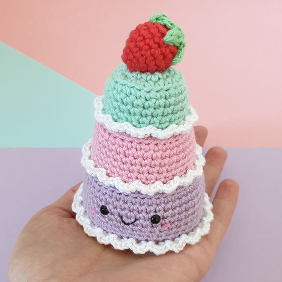 Kawaii-pehmolelu: Kolmikerroksinen kakku
4