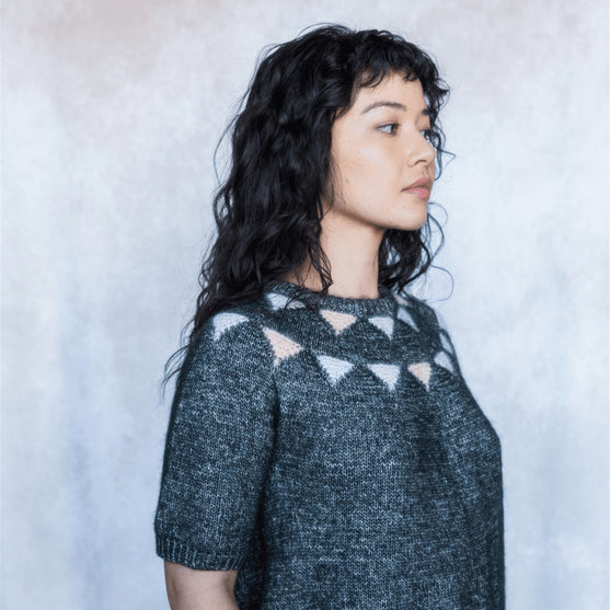 Acute - Kirjoneule T-paita
3