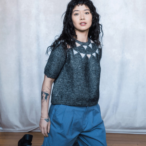 Acute - Kirjoneule T-paita
4