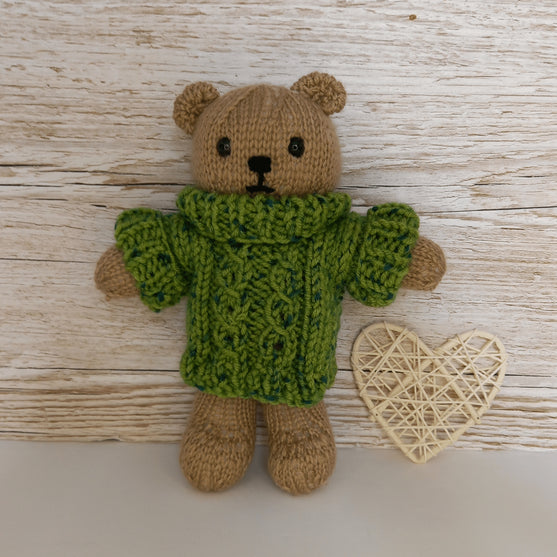 Bear in Sweater - Pehmolelu
2