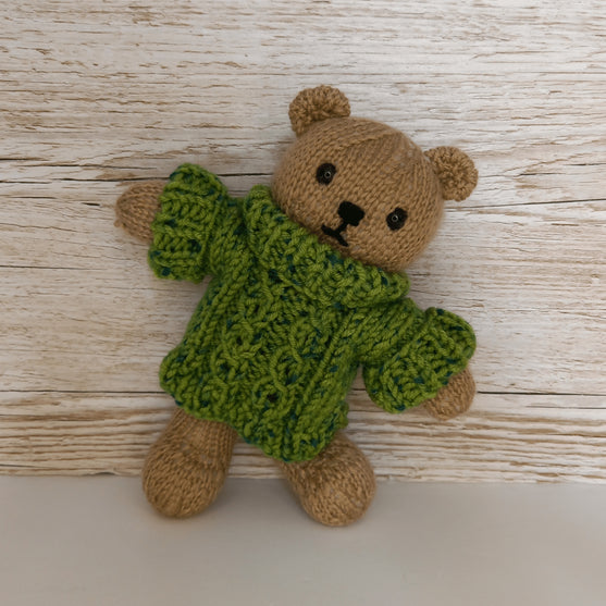 Bear in Sweater - Pehmolelu
3