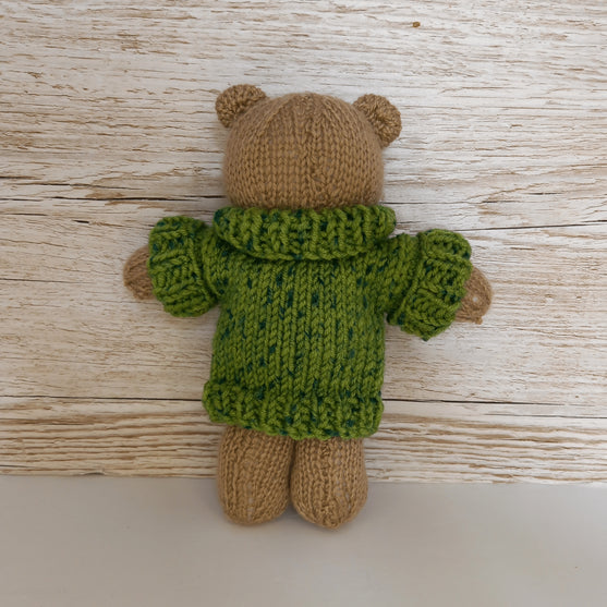 Bear in Sweater - Pehmolelu
4