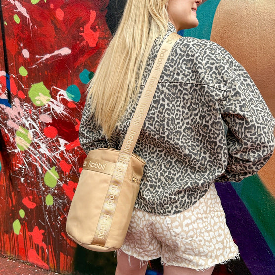 Putkimainen Olkalaukku - Hobbii
7