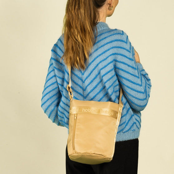 Putkimainen Olkalaukku - Hobbii
4