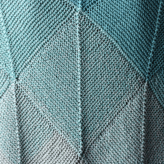 Emerald – Salmiakkikuvioinen Hartiahuivi
4