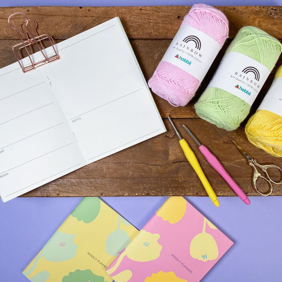 Weekly Planner Book - Kukkakuvio - Hobbii
4