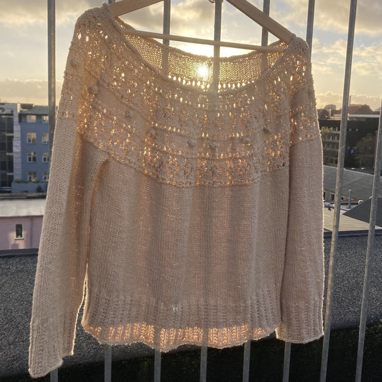 Diamond Eyelets - Pusero
2