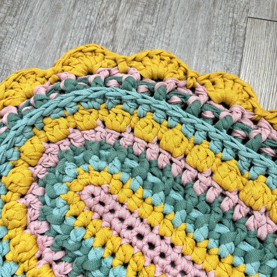 Bloom - Virkattu Matto
6