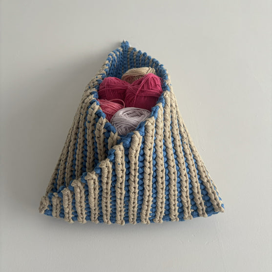 Albers - Roikkuva Kori
2