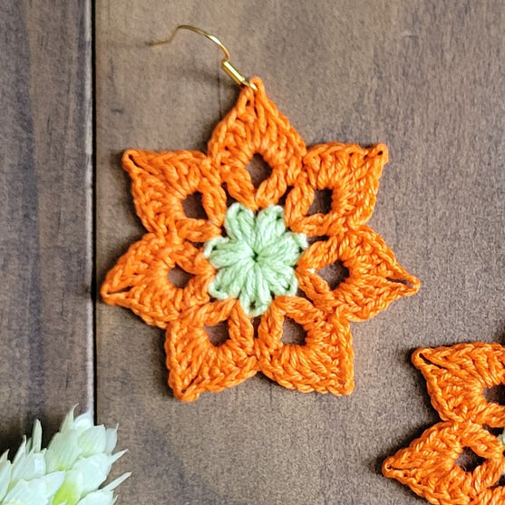 June Bloom - Korvakorut
3