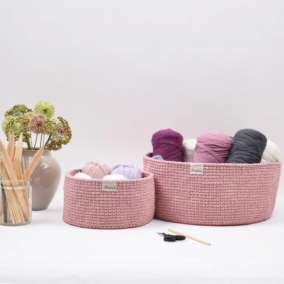 Pyöreä Ribbon - Kori Neulesilmukoilla
2