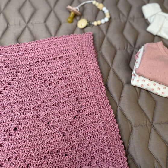 Lovely Hearts Bamboo - Sydänkuvioinen vauvan peitto
2