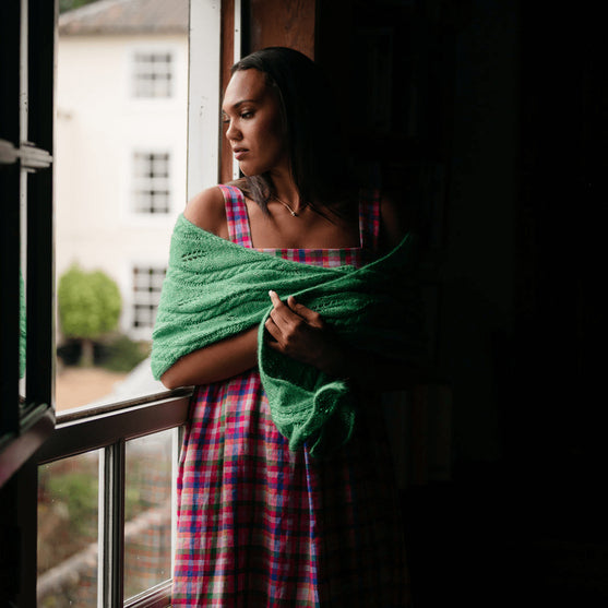 

Hiedra Shawl - Lehtikuviollinen hartiahuivi
7