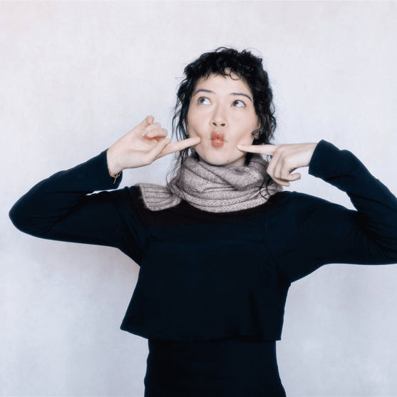 

Isley - Aukollinen palmikkohuivi
3