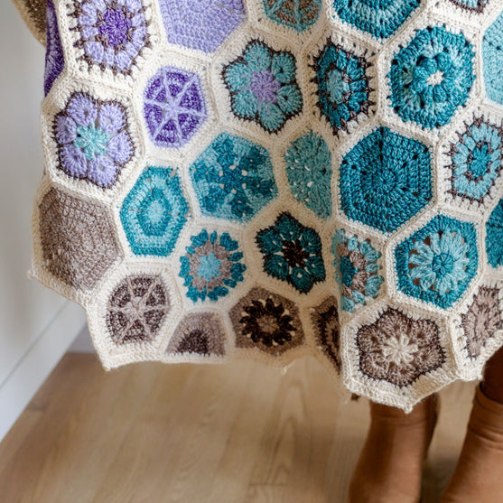 

Aura - Sylipeitto - #FrostandBloomCAL
4