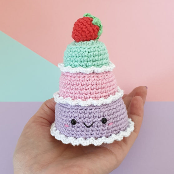 

Kawaii-pehmolelu: Kolmikerroksinen kakku
1