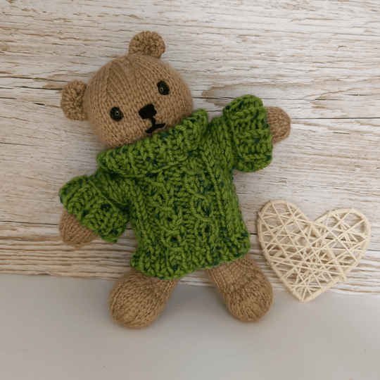 Bear in Sweater - Pehmolelu