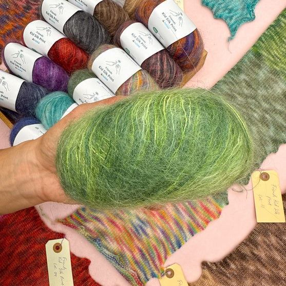 

Friends Kid Silk Print - Friends
17