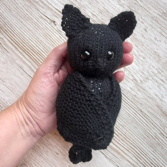 

Bernard Bat - Lepakko amigurumi
6