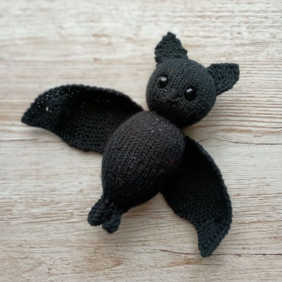

Bernard Bat - Lepakko amigurumi
1