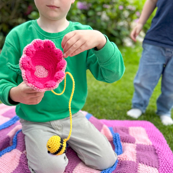 

Bumblebee - Pallosieppari
6