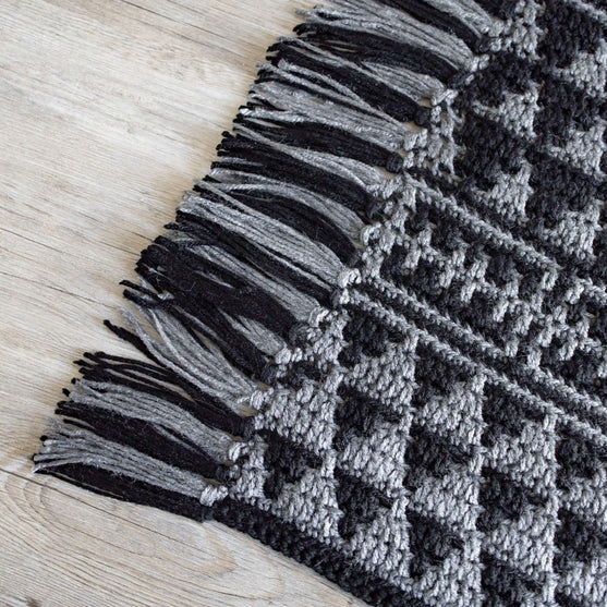 

Twilight Whispers - Huivi
9