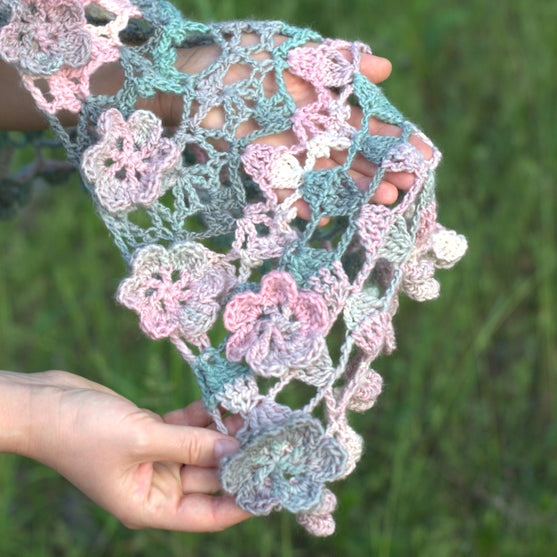 

Romance - Hartiahuivi
7