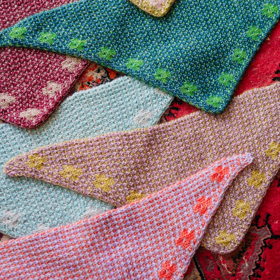 

Pressed Flowers Kerchief - Mosaiikkihuivi
1