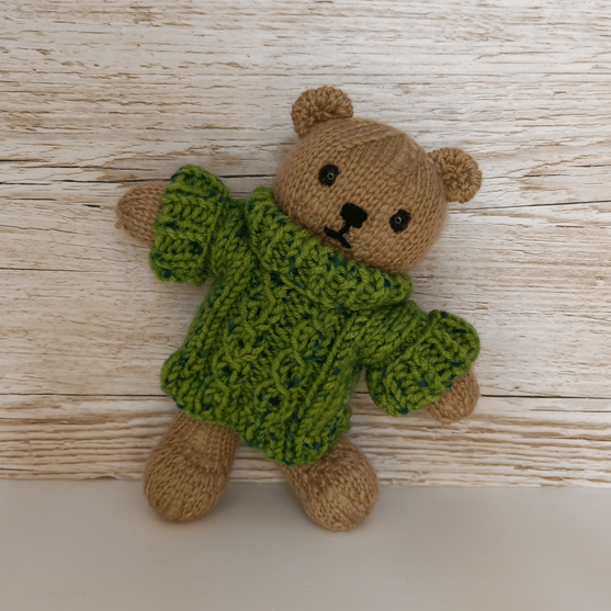 

Bear in Sweater - Pehmolelu
3