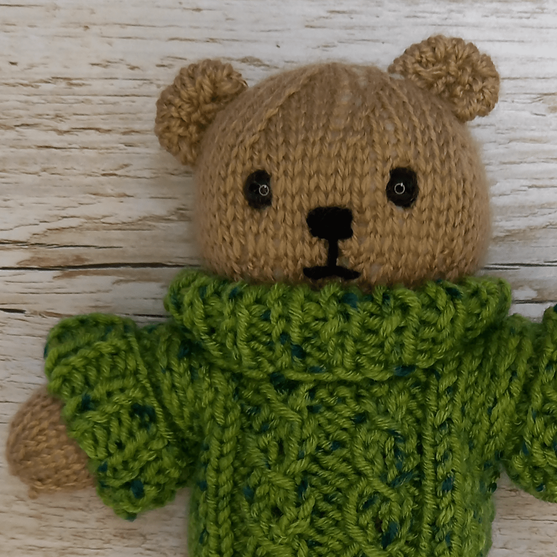 

Bear in Sweater - Pehmolelu
5