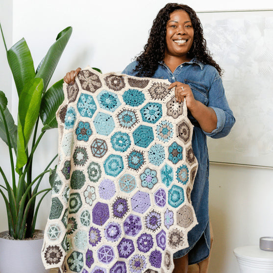 

#FrostandBloomCAL: Crochet-along kit - Hobbii
1