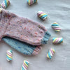 

Marshmallow Swirls - Lasten neulepusero
2
