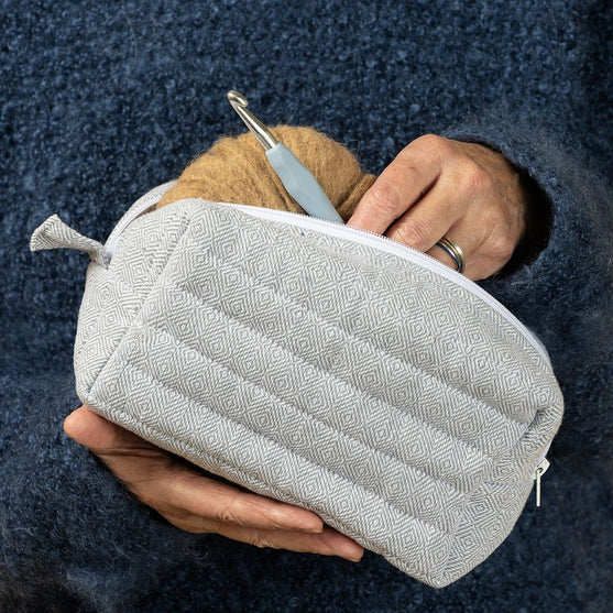 

Tilkattu Projektikassi - Pitkä - Keskikokoinen - Hobbii
3